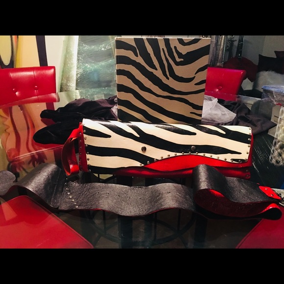 Matching Cowhide Leather Purse & Belt - Picture 6 of 6